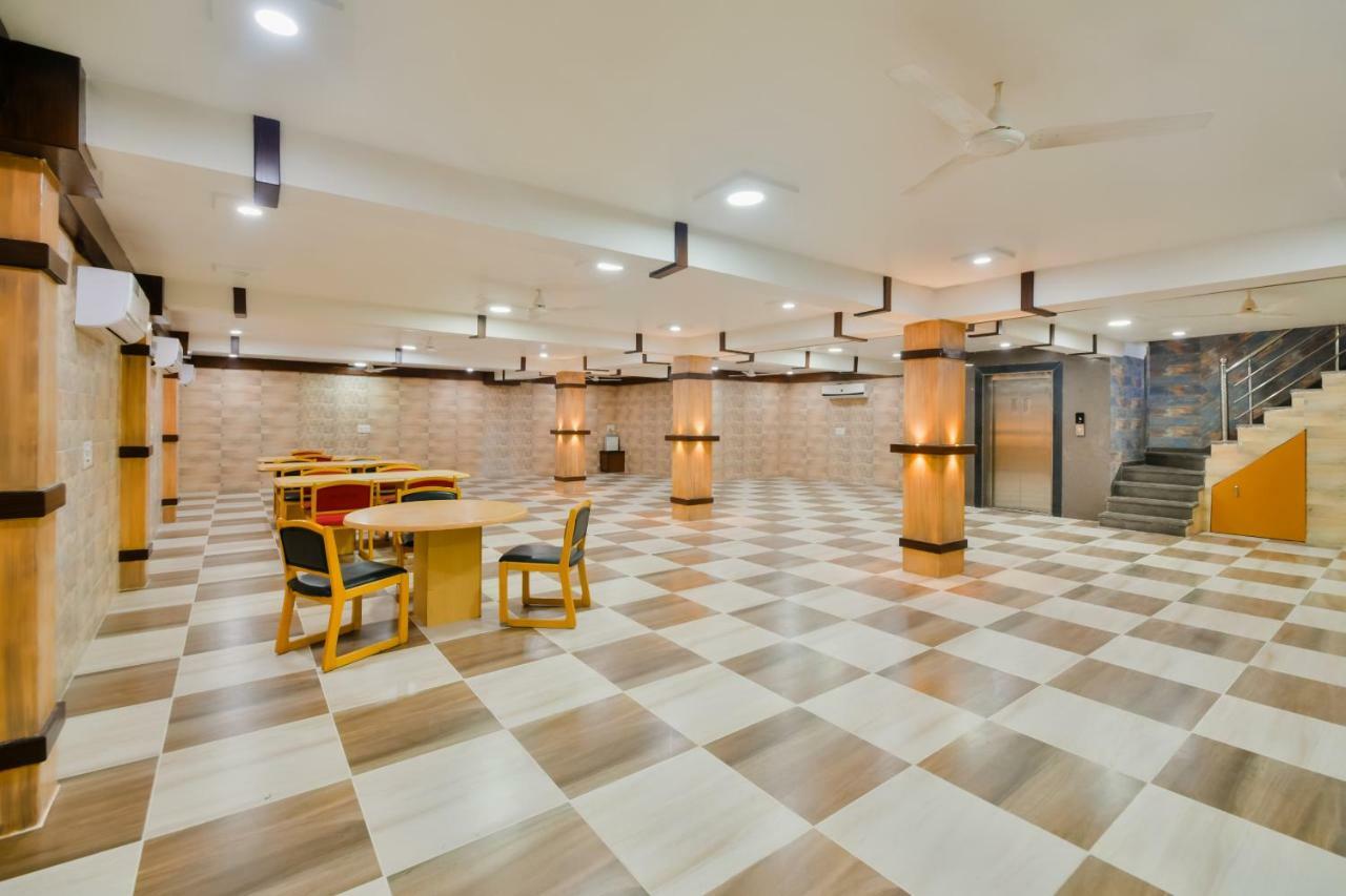 Capital O 39331 Hotel Retaj Bhīlwāra Zewnętrze zdjęcie